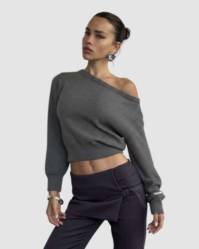 Pull en maille courte asymétrique à épaule dénudée et coupe cintrée