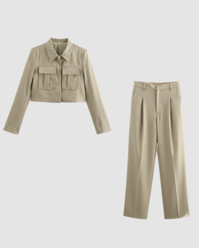 Ensemble Tailleur Cropped Veste à Poches Cargo et Pantalon à Pinces