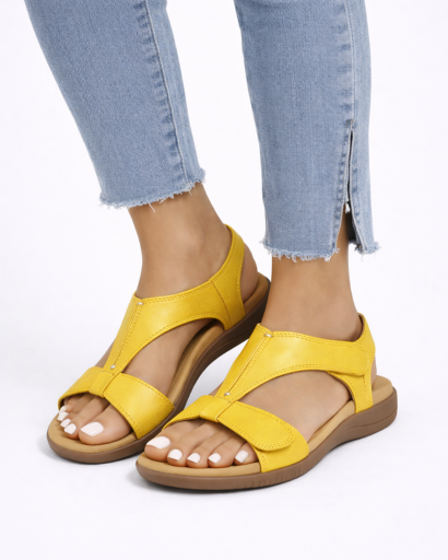 Sandales femme plates à bride centrale avec fermeture auto-agrippante et semelle ergonomique apparente