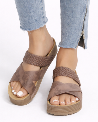 Sandales femme plateforme à brides croisées avec bande tressée et semelle épaisse texturée