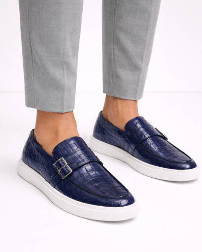 Mocassins femme style slip-on effet texturé avec double boucle décorative et semelle épaisse contrastée