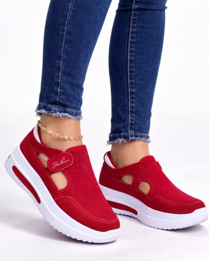 Baskets femme slip-on compensées à découpe latérale avec semelle épaisse texturée