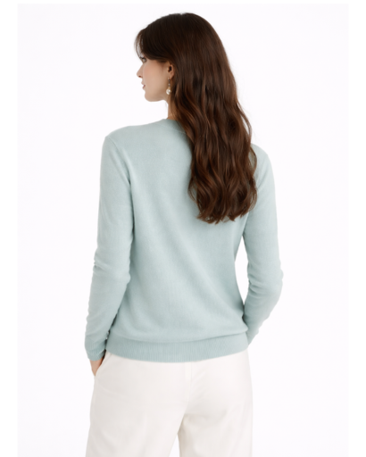Zoom sur la maille douce et légère du cardigan femme cachemire