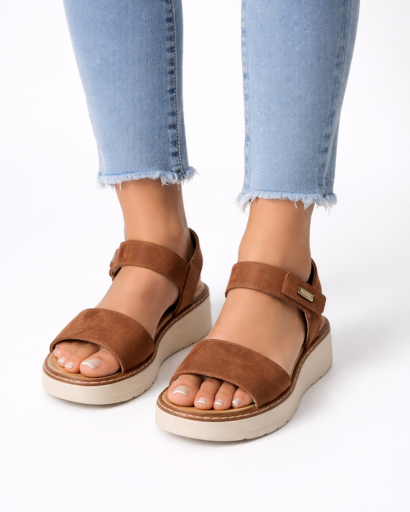 Sandales plateforme à brides – bout ouvert, bride arrière et fermeture scratch