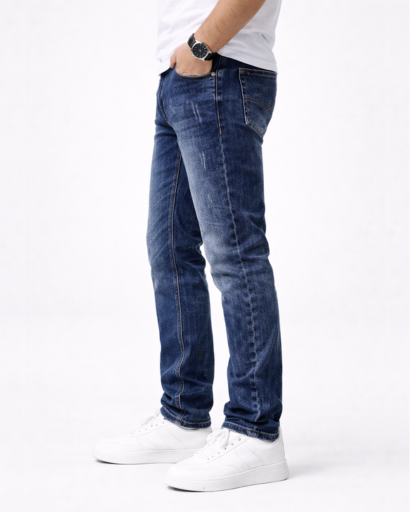Jean homme coupe droite – 5 poches et délavage contrasté
