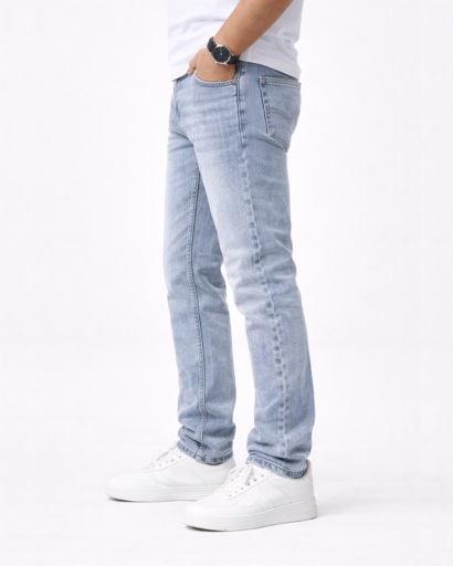 Jean homme coupe droite – 5 poches et délavage contrasté