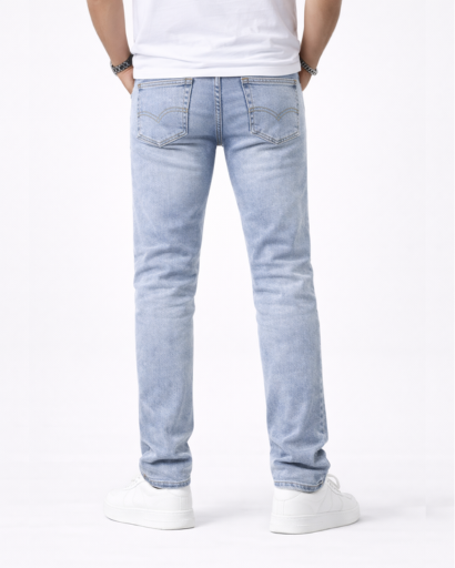 Jean homme coupe droite – 5 poches et délavage contrasté