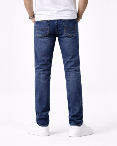 Jean homme coupe droite – 5 poches et délavage contrasté
