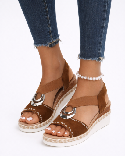 Sandales Compensées Femme à Bride Élastique avec Ornement Métallique