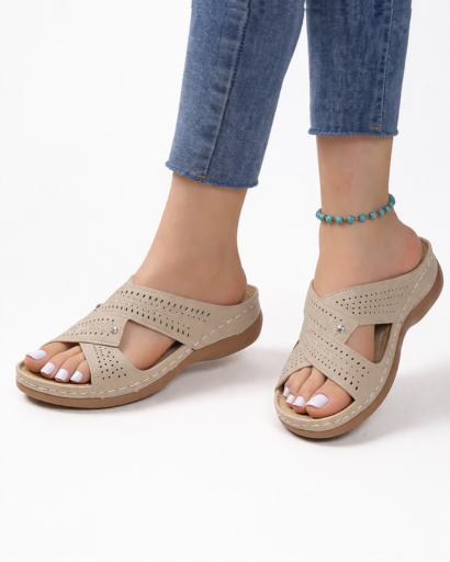 Sandales femme à brides croisées perforées semelle confort