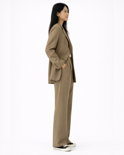 Ensemble Tailleur Femme Blazer Structuré & Pantalon Fluide – Bureau Chic | Invitée de Mariage & Élégance