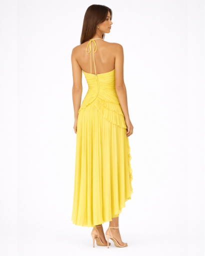 Robe longue plissée asymétrique – décolleté dos nu, volants et ourlet high-low