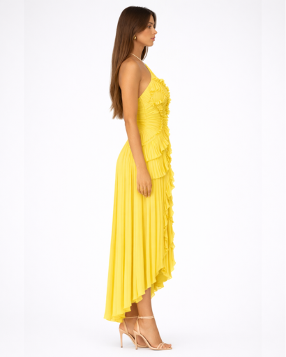 Robe longue plissée asymétrique – décolleté dos nu, volants et ourlet high-low