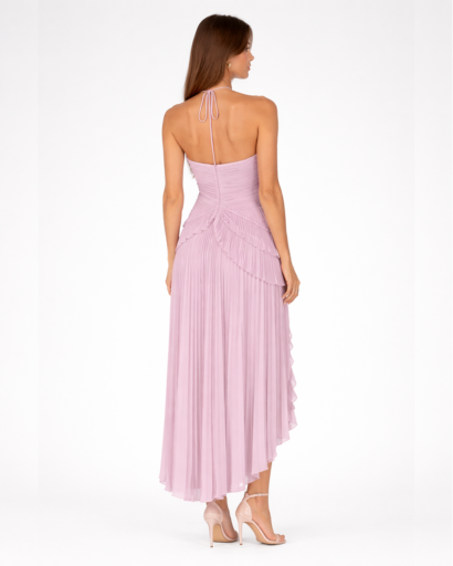 Robe longue plissée asymétrique – décolleté dos nu, volants et ourlet high-low