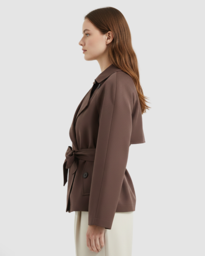 Trench-coat court ceinturé à boutonnage croisé et revers larges