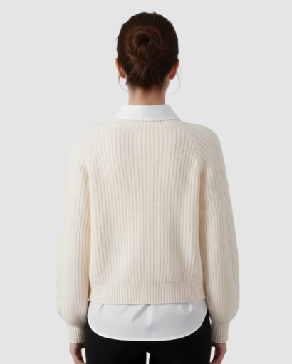 Pull Femme à Col V – Maille Torsadée & Coupe Confort