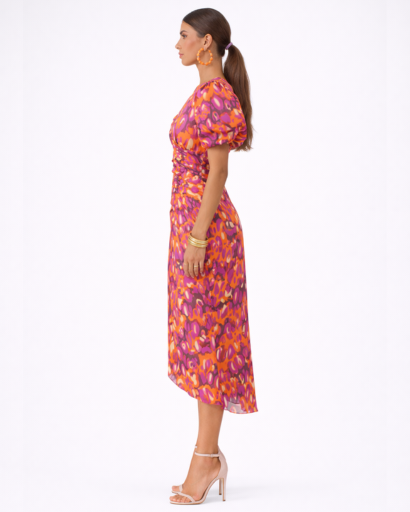 Robe midi imprimée – décolleté V, manches bouffantes et drapé froncé à la taille
