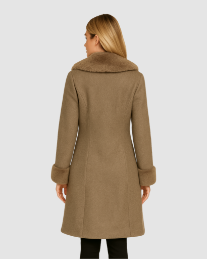 Manteau Long Femme Élégant – Détails en Fausse Fourrure & Coupe Cintrée