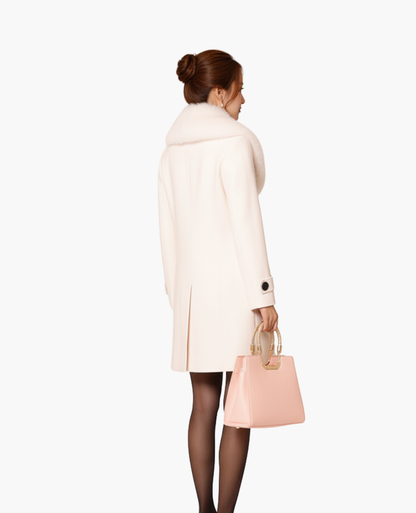 Manteau Femme Col Fausse Fourrure Cintrée Double Boutonnage – Élégance & Chaleur | Style Hiver