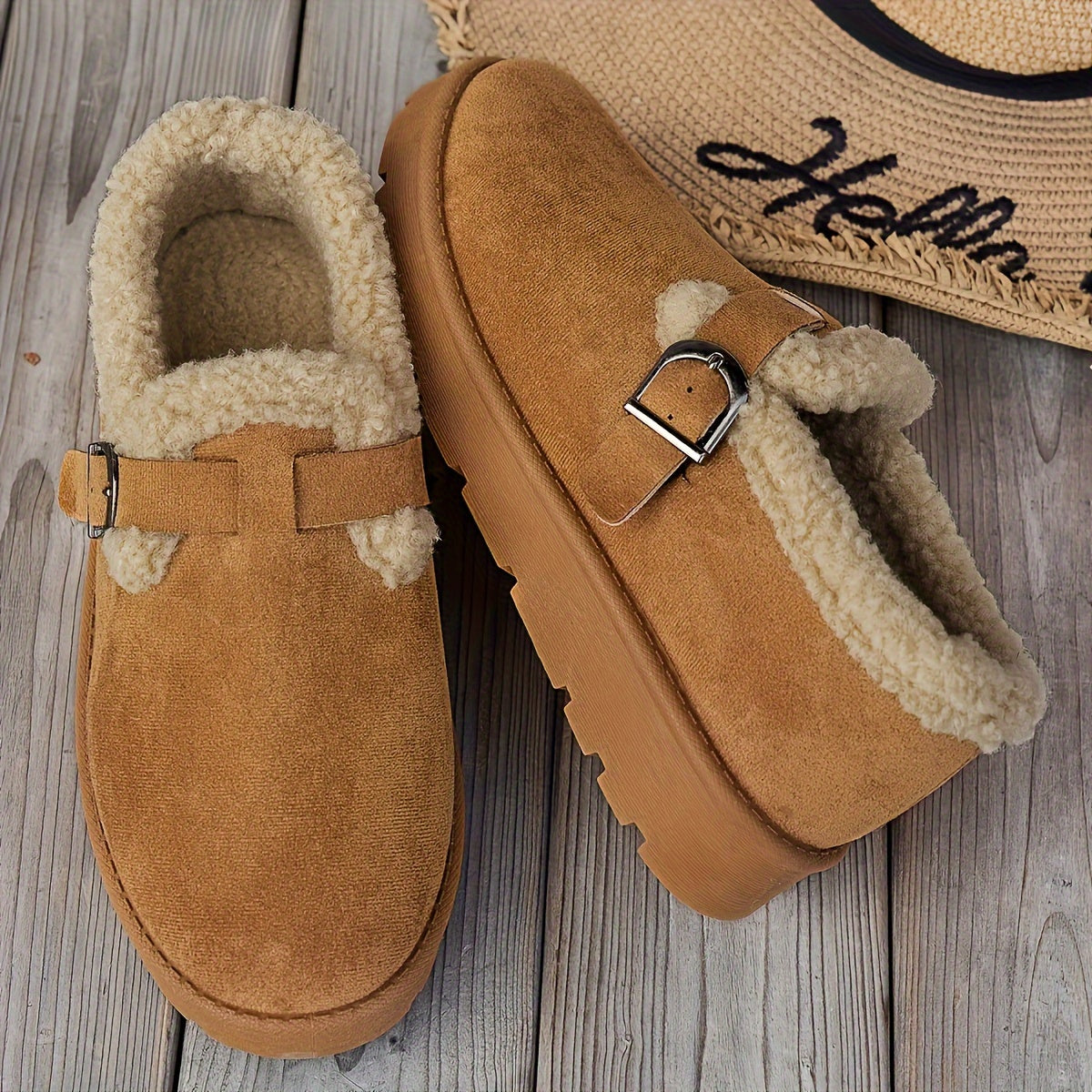 Bottines d'hiver femme fourrées, détail intérieur chaud