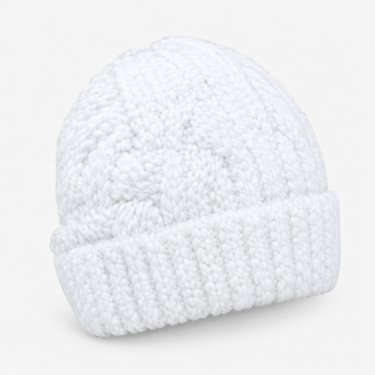 Bonnet en maille chunky côtelée blanc, vue de face en studio