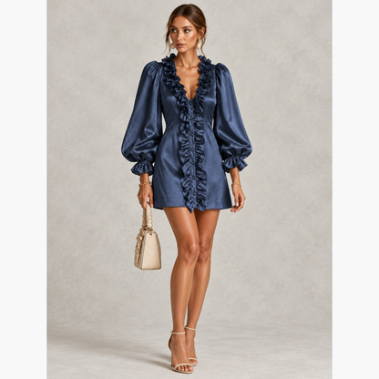 Robe courte bleu marine à volants, vue de face en pied, silhouette complète