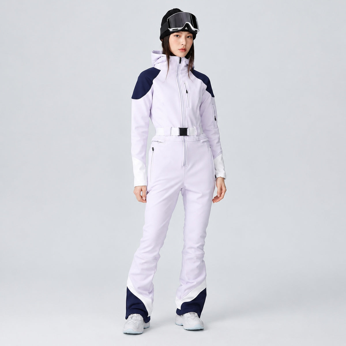 Combinaison de ski femme lilas pâle, vue de trois-quarts avec bandes marine