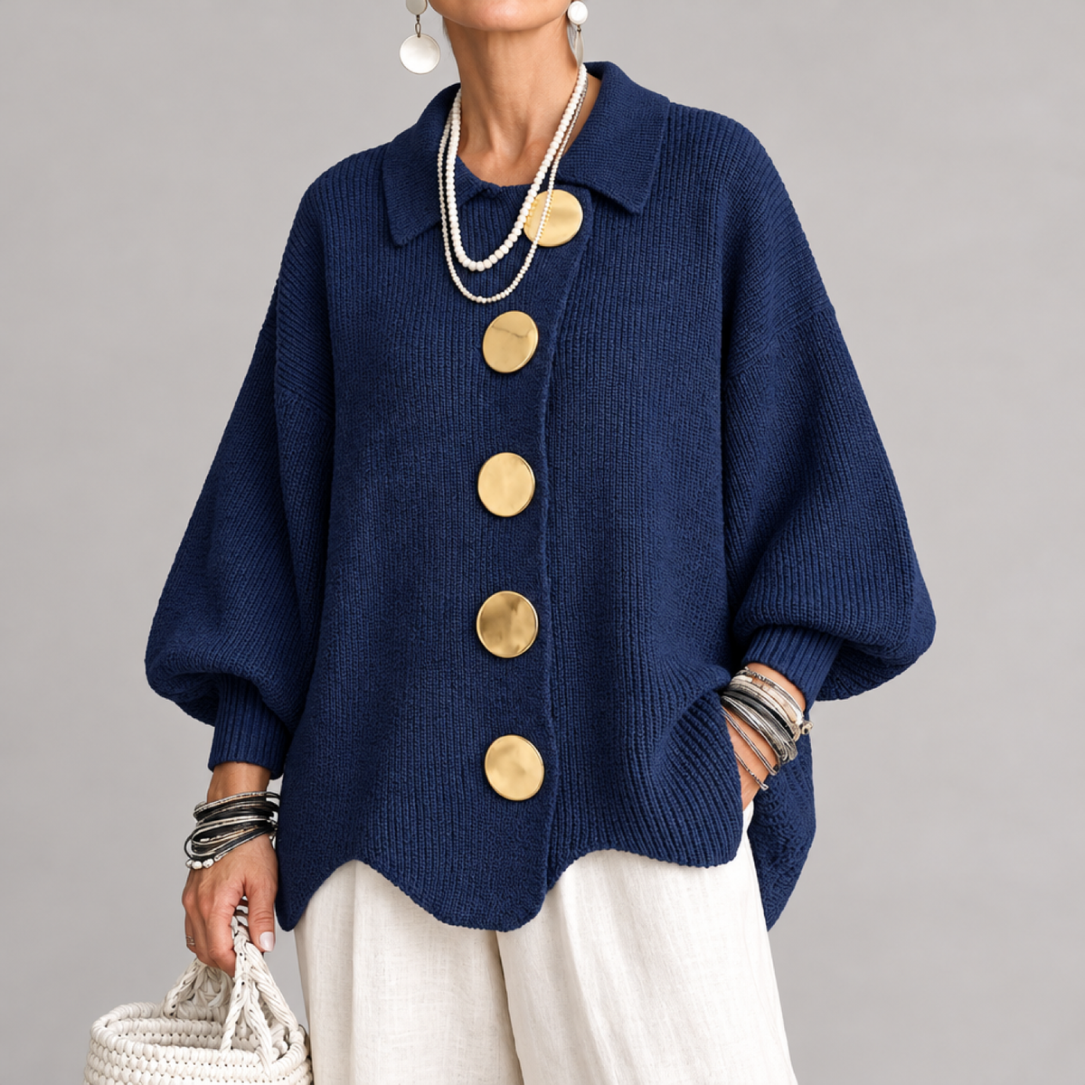 Cardigan oversized femme en maille, coloris bleu, col boutonné doré