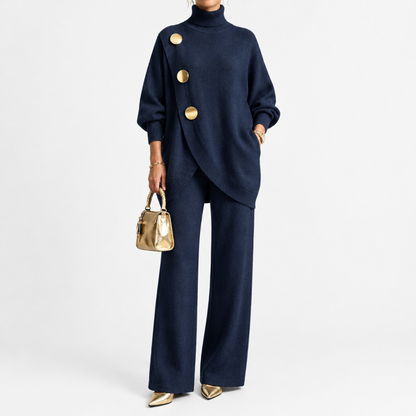 Ensemble maille deux pièces femme bleu marine, haut asymétrique boutonné et pantalon large, vue de face studio