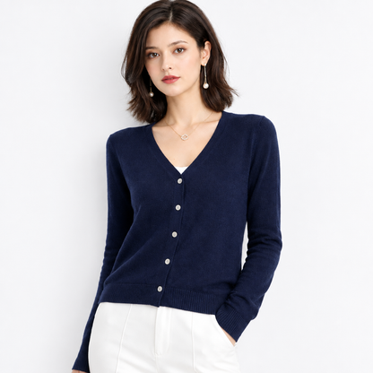 Cardigan femme en cachemire bleu marine, vue studio