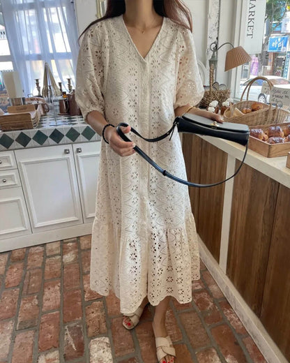 Robe Maxi Brodée Femme – Col V, Coupe Longue Fluide & Style Bohème