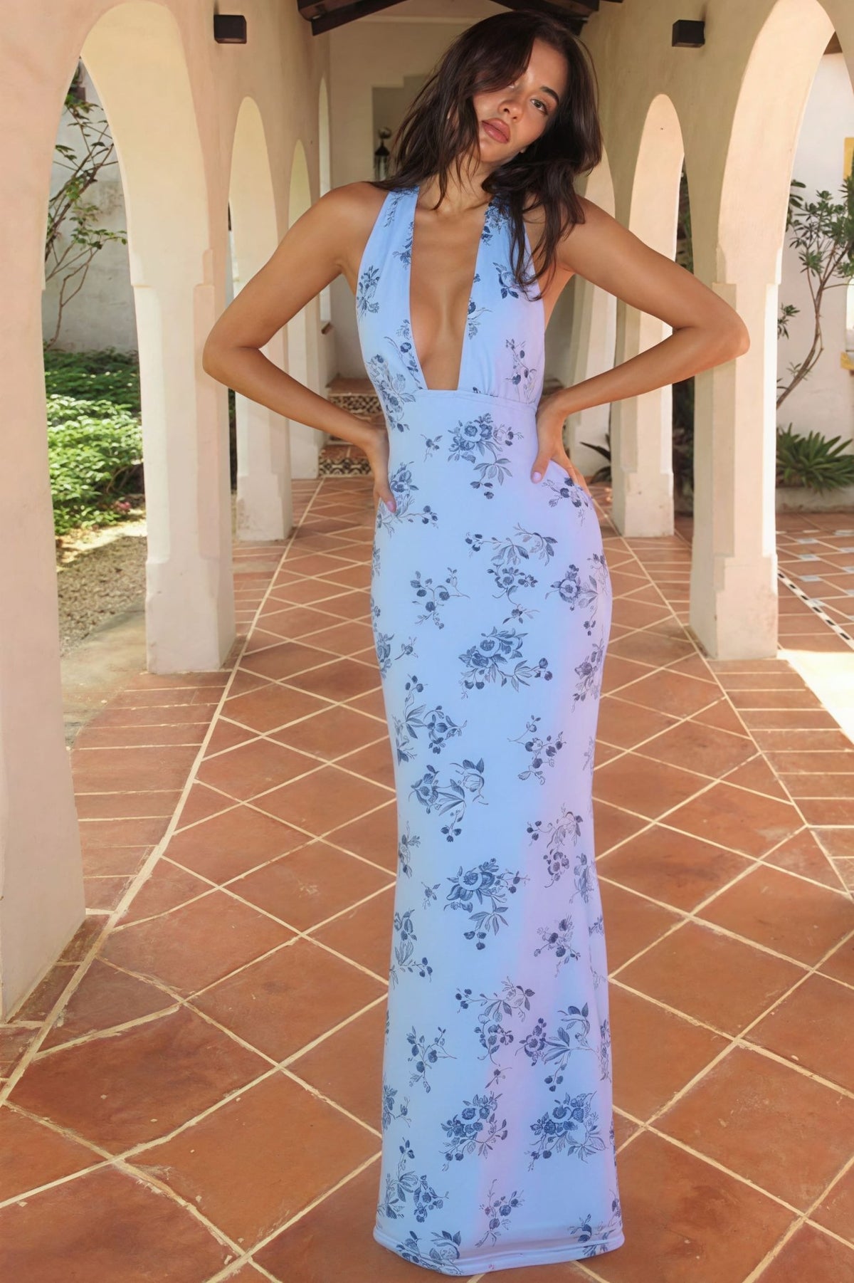 Robe Maxi Fleurie Femme – Col V Plongeant, Coupe Longue & Style Bohème