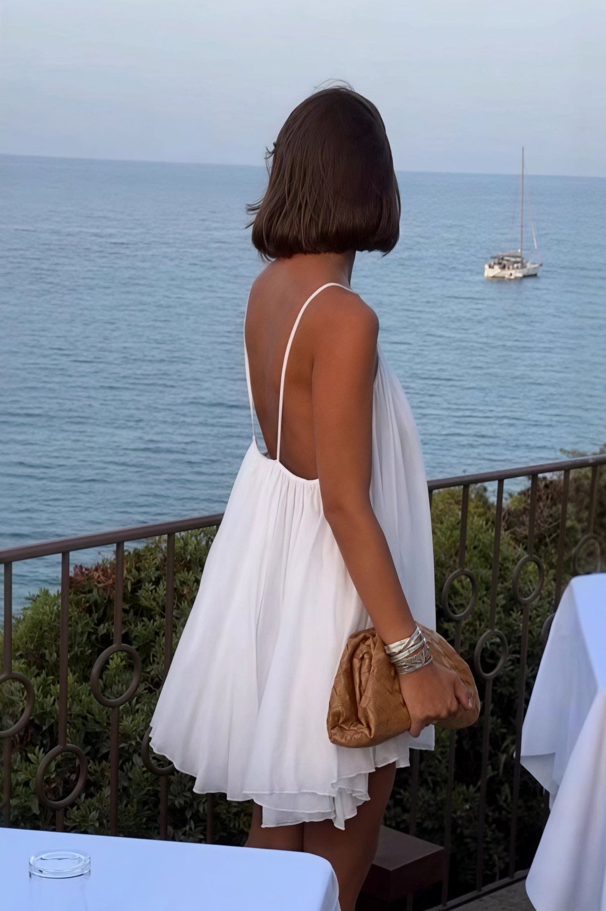 Robe Courte Femme à Bretelles – Coupe Fluide Aérienne & Style Estival