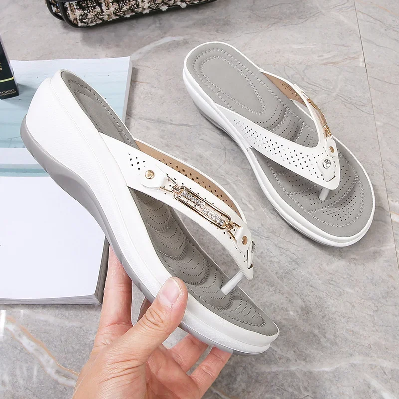 Sandales Plates Femme à Brides – Brides Fines Élégantes, Semelle Rembourrée & Style Estival