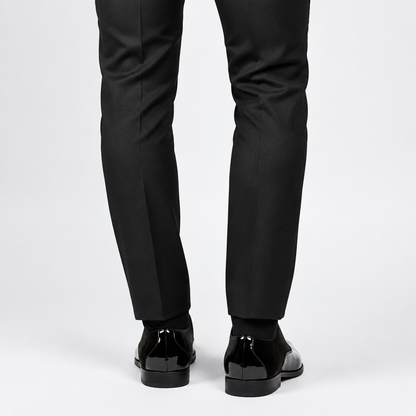 Paire de chaussures habillées vernies noires homme, vue arrière sur le talon