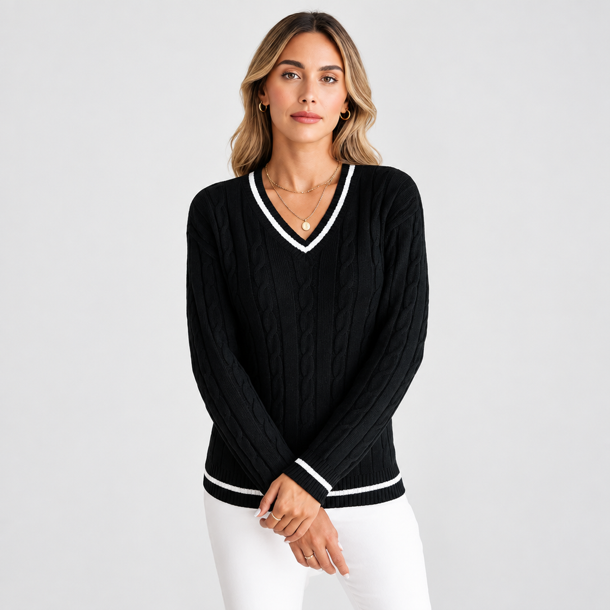 Pull femme col V rayé noir, vue studio