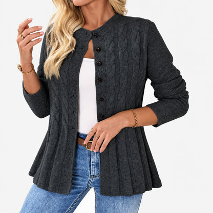 Cardigan féminin gris foncé à peplum ajusté, vue de face en studio
