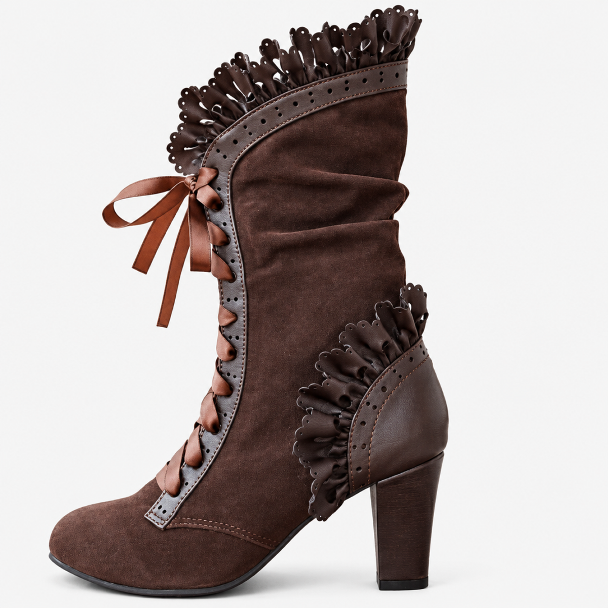 Détail du laçage avant et des volants en dentelle sur bottines steampunk
