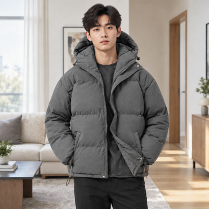 doudoune homme gris, portée par un modèle en intérieur