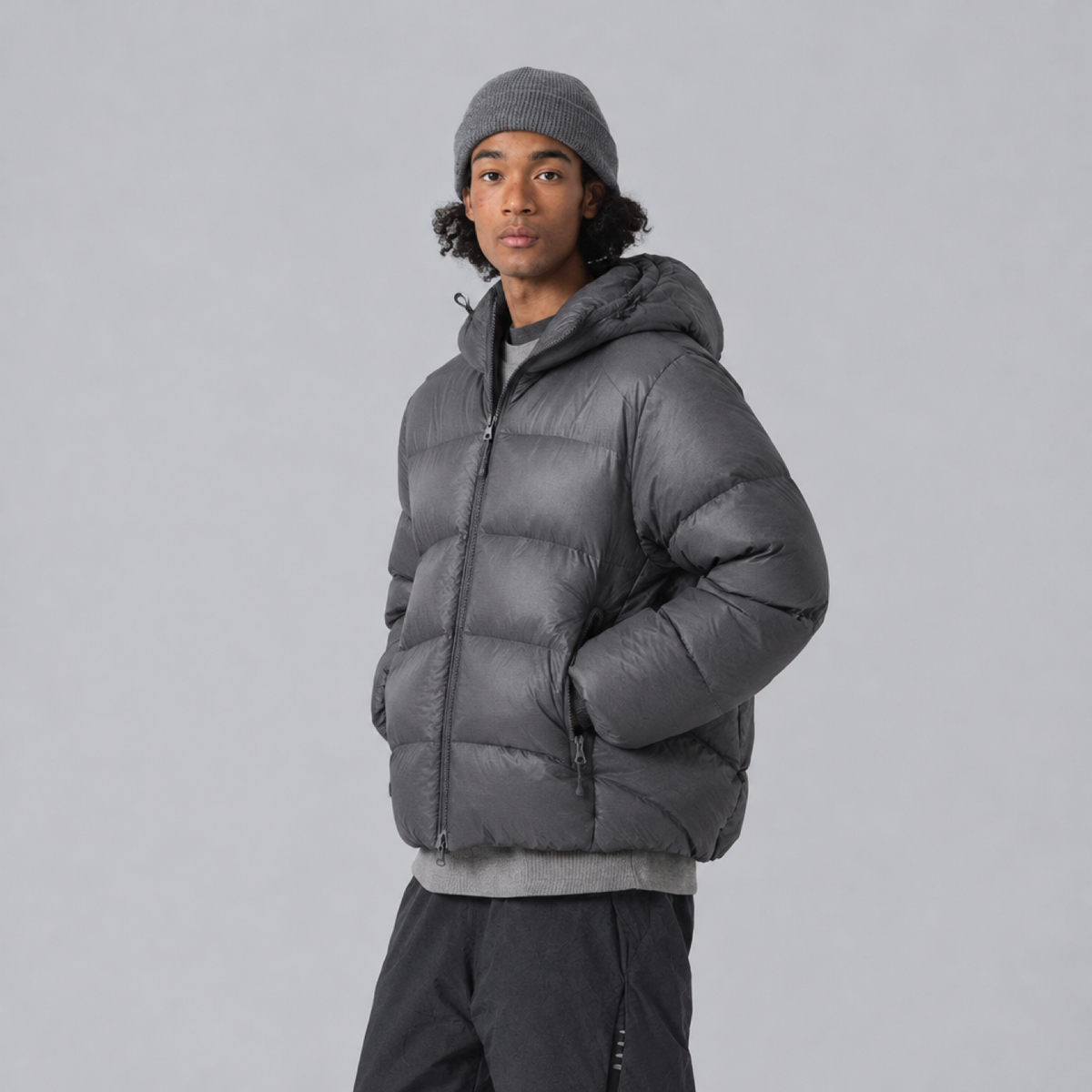 Doudoune légère homme coupe-vent, coloris gris anthracite, vue trois-quarts