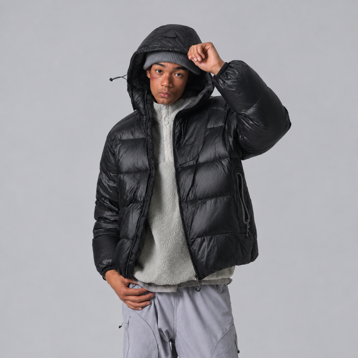 Doudoune légère homme coupe-vent, coloris noir, vue de face, capuche portée