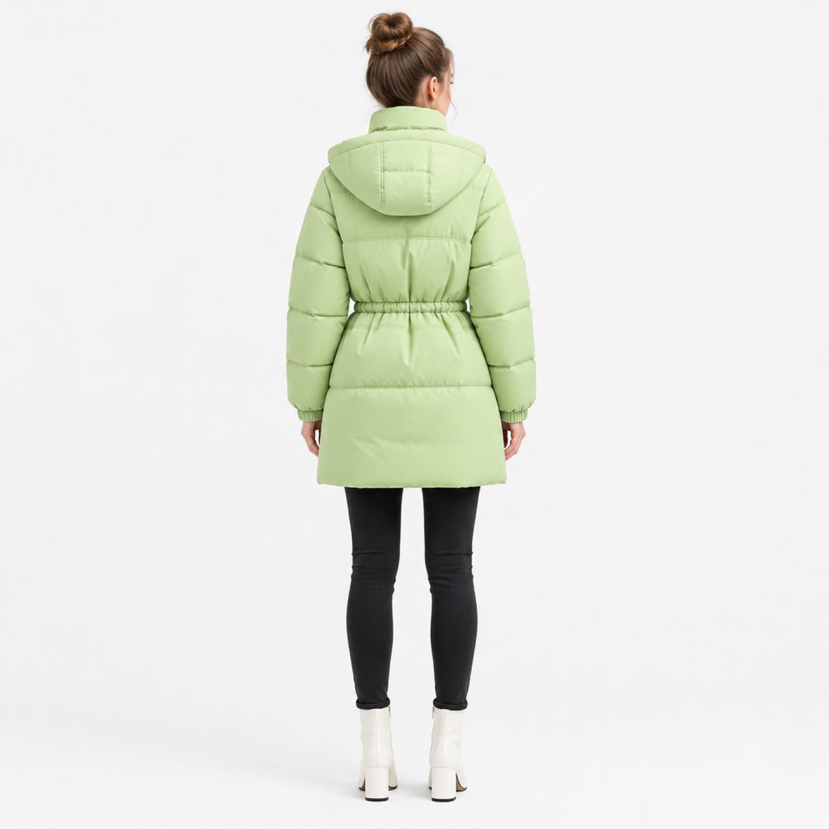 Doudoune longue vert pistache portée, vue de dos avec capuche et taille élastiquée