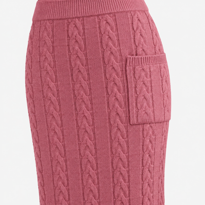 Détail de la maille torsadée et de la poche de la jupe, coloris rose