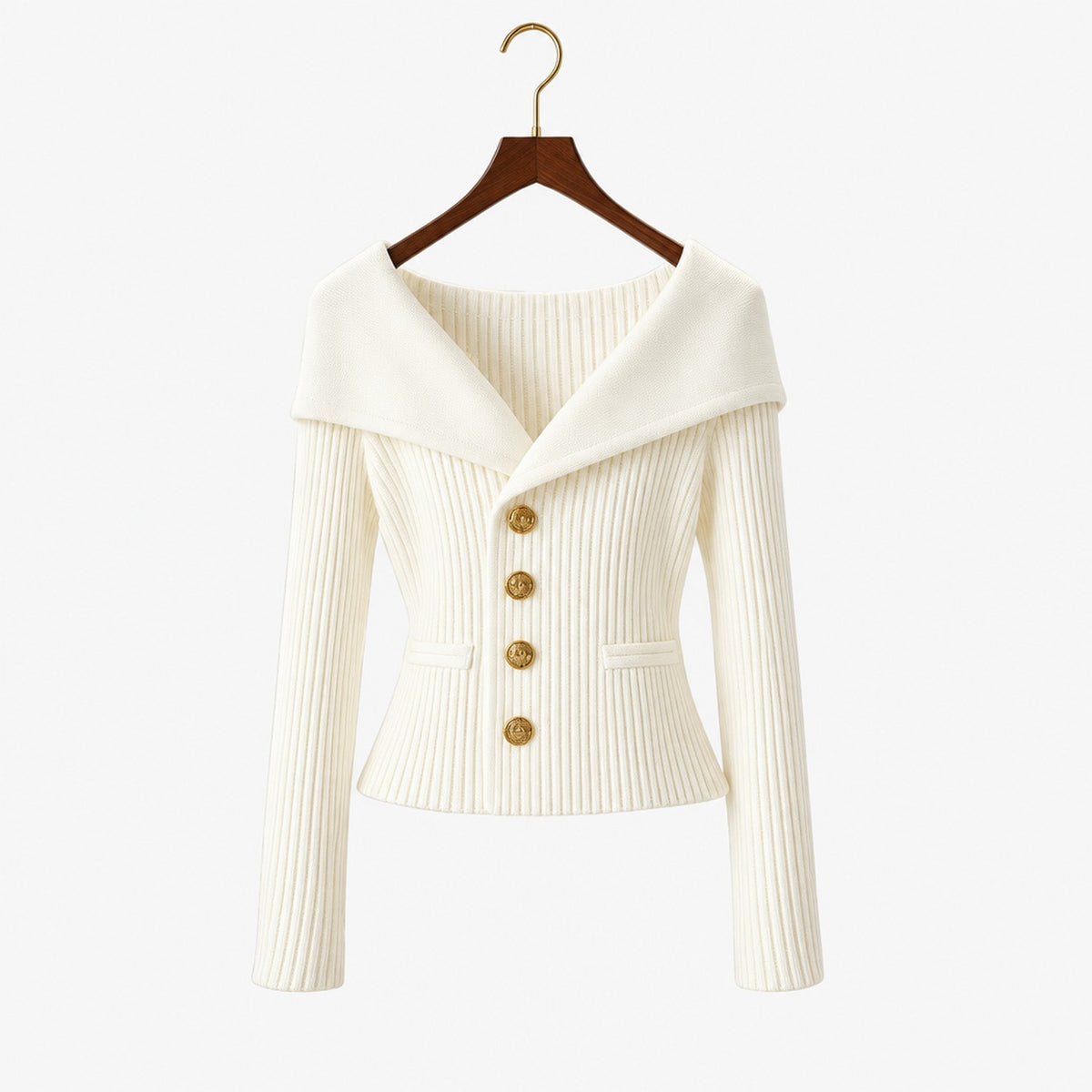 Cardigan côtelé boutonné blanc pour femme, col large et boutons dorés, vue de face sur cintre