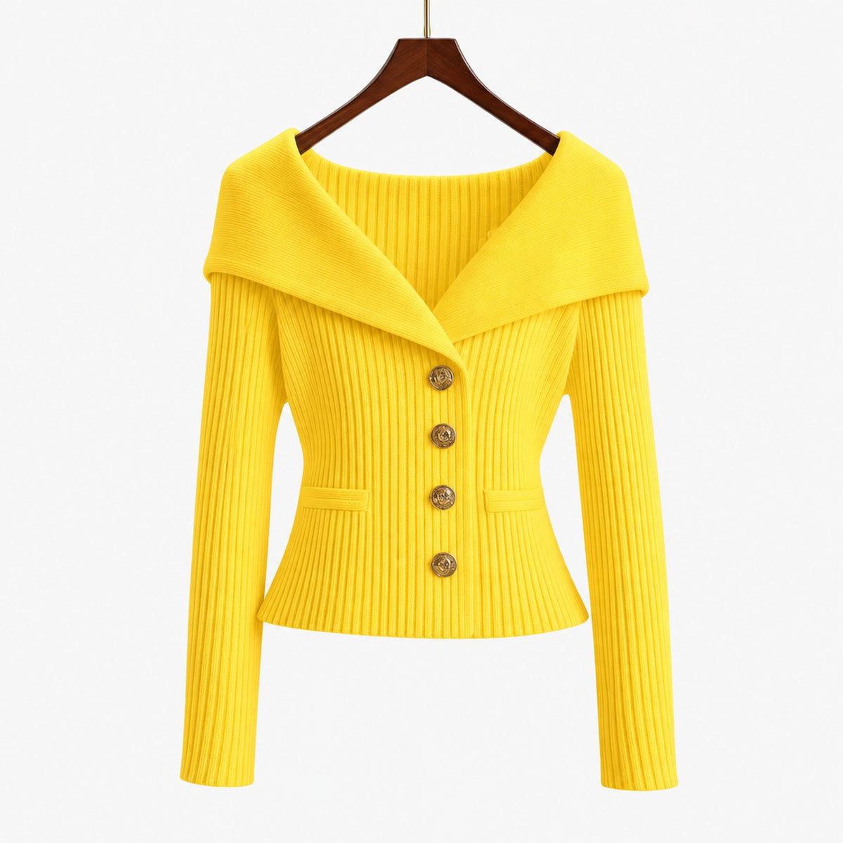 Cardigan côtelé boutonné jaune pour femme, col large et boutons dorés, vue de face sur cintre