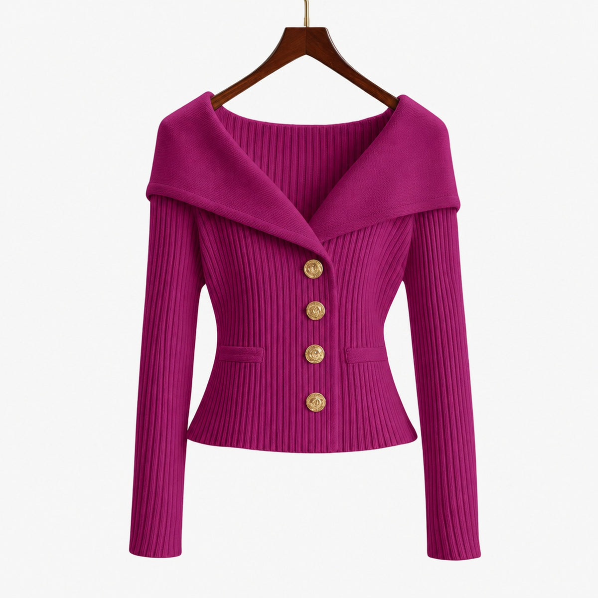 Cardigan côtelé boutonné mauve pour femme, col large et boutons dorés, vue de face sur cintre