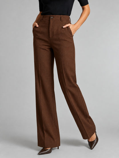 Pantalon large taille haute à plis pour femme, coloris rose fuchsia, porté par une femme, vue de face