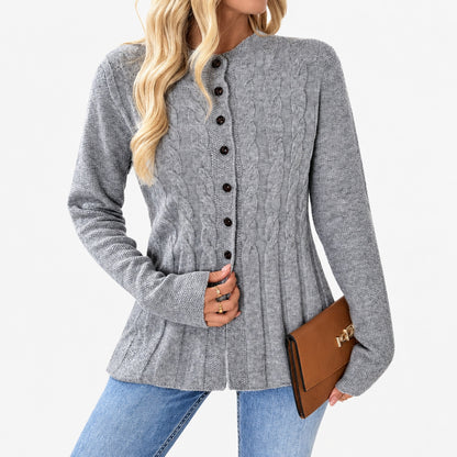 Cardigan féminin gris à peplum ajusté, porté sur mannequin en studio