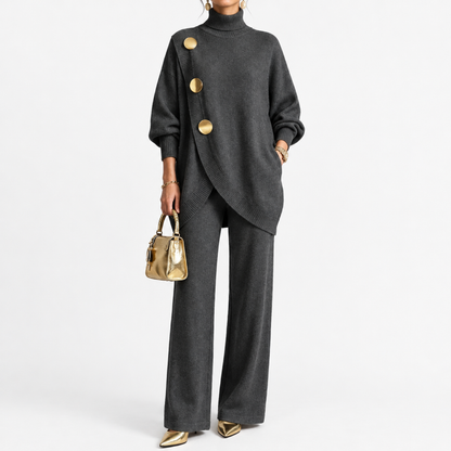 Ensemble maille deux pièces femme gris foncé, haut asymétrique boutonné et pantalon large, vue de face studio