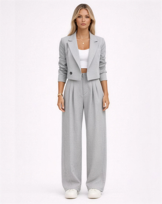 Ensemble Tailleur Femme à Rayures – Blazer Court & Pantalon Large | Bureau Chic & Invitée de Mariage
